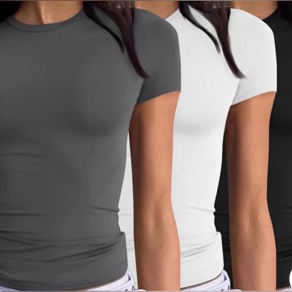 Skims NWT Fits Everybody Short Sleeve T-Shirt Multiple Sizes - Picture 2 of 6